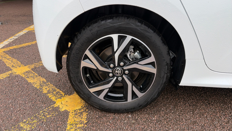 Toyota Yaris 1.5 Hybrid Design 5dr CVT Hybrid Hatchback